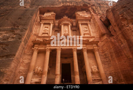 Die Vorderseite des Treasury Building in Petra, Jordanien Stockfoto
