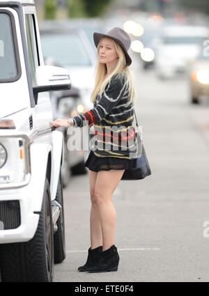 Make-up kostenlose Hilary Duff trägt einen Filzhut und einen kurzen schwarzen Rock bringt Sohn Luca Comrie zu Pint Größe Kids Featuring: Hilary Duff wo: Los Angeles, California, Vereinigte Staaten von Amerika bei: 28. Januar 2015 Credit: WENN.com Stockfoto