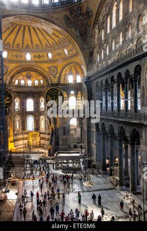Hagia Sophia ist eine ehemalige griechisch-orthodoxe patriarchalischen Basilika, später eine kaiserliche Moschee und heute ein Museum in Istanbul, Türkei. Stockfoto