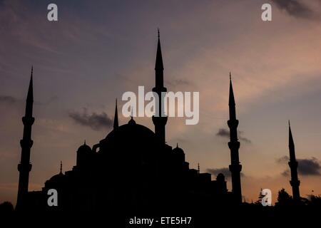 Die Sultan Ahmed Mosque ist eine historische Moschee in Istanbul. Die Moschee ist im Volksmund als die blaue Moschee bekannt. Stockfoto