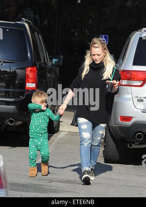 Hilary Duff hat einen schlechten Tag in Studio City mit ihrem Sohn Luca Comrie Featuring: Hilary Duff, Luca Comrie wo: Los Angeles, California, Vereinigte Staaten von Amerika bei: 31. Januar 2015 Credit: WENN.com Stockfoto