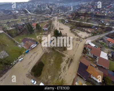 Starkregen überflutet die Straßen von Doliste Schäden an Häusern und Autos, wodurch auch Kommunikationsprobleme im Land wo: Doliste, Bulgarien als: 1. Februar 2015 Credit: Auswirkungen Presse Group/WENN.com Stockfoto