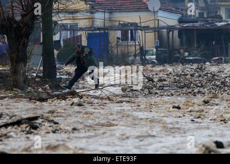 Starkregen überflutet die Straßen von Doliste Schäden an Häusern und Autos, wodurch auch Kommunikationsprobleme im Land wo: Doliste, Bulgarien als: 1. Februar 2015 Credit: Auswirkungen Presse Group/WENN.com Stockfoto