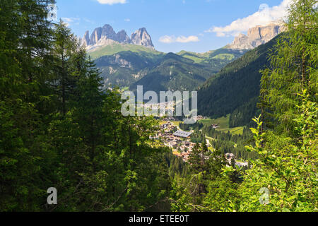 Überblick über Canazei im Fassatal, Trentino, Italien Stockfoto