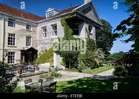 Das privat geführte Priory Bay Hotel ist ein architektonisches Vermächtnis von mehr als 700 Jahren. Es ist an der Ostküste der Isle Of Wight. Stockfoto