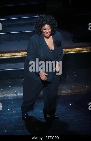 Premiere für Jennifer Nettles und Carly Hughes in Broadway musical Chicago im Ambassador Theatre - Vorhang.  Mitwirkende: NaTasha Yvette Williams wo: New York, New York, Vereinigte Staaten von Amerika bei: Kredit-4. Februar 2015: Joseph Marzullo/WENN.com Stockfoto