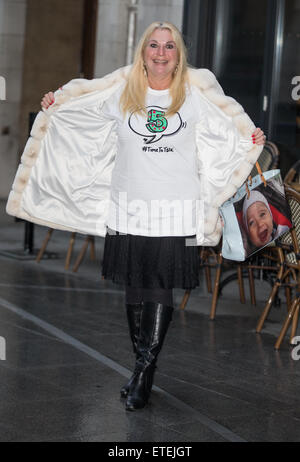 Promis bei BBC Radio 1 - Vanessa Feltz tragen ein "Gespräch über psychische Gesundheit" Teeshirt Featuring: Vanessa Feltz Where: London, Vereinigtes Königreich bei: Kredit-5. Februar 2015: Mario Mitsis/WENN.com Stockfoto