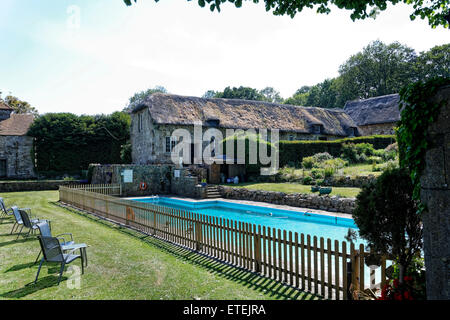 Das privat geführte Priory Bay Hotel ist ein architektonisches Vermächtnis von mehr als 700 Jahren. Es ist an der Ostküste der Isle Of Wight. Stockfoto