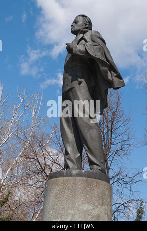 Statue von jungen Lenin vor der Kasaner staatlichen Universität am 1. Mai 2013, in Kazan, Russland. Die Stadt Stockfoto