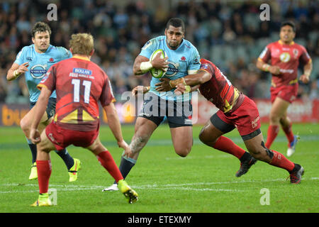 Sydney, Australien. 13. Juni 2015. Super Rugby. NSW NSW Waratahs gegen die Queensland Reds. Waratahs Flügelspieler Taqele Nayaravoro in Aktion. Die Waratahs gewann 31-5. Bildnachweis: Aktion Plus Sport/Alamy Live-Nachrichten Stockfoto