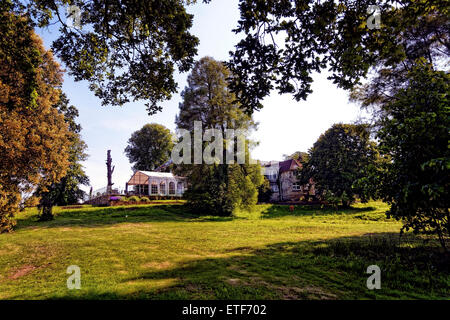 Das privat geführte Priory Bay Hotel ist ein architektonisches Vermächtnis von mehr als 700 Jahren. Es ist an der Ostküste der Isle Of Wight. Stockfoto