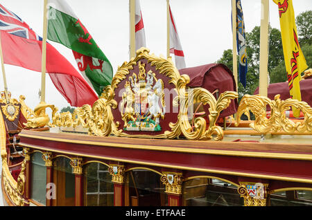 Cookham, Berkshire, UK. 13. Juni 2015. Der Königin Zeile Barge Gloriana vertäut an der Themse in Cookham, Berkshire, England, UK am 13. Juni 2015. Gloriana nimmt Teil in einem zweitägigen Flottille von Hurley, Runnymede zum 800. Jahrestag der Versiegelung der Magna Carta. Bildnachweis: Michael Winter/Alamy Live-Nachrichten Stockfoto