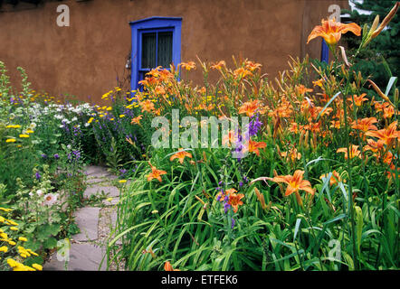 Die Gärten von Santa Fe, New Mexico, bieten eine konstante Versorgung mit schöne Überraschungen und raffinierte Köstlichkeiten. Stockfoto