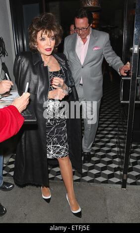 Joan Collins verlässt Craigs Restaurant West Hollywood mit: Joan Collins wo: Los Angeles, California, Vereinigte Staaten von Amerika bei: 9. Februar 2015 Credit: WENN.com Stockfoto