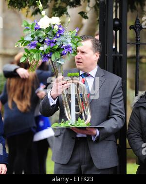 Jak Trueman wurde gelegt, um heute in einem Gottesdienst am Mitte Calder West Lothian ruhen. Jak hob vor seinem Tod am vergangenen Wochenende Tausende von Pfund für wohltätige Zwecke.  Mitwirkende: Atmosphäre, wo anzeigen: Livingston, Vereinigtes Königreich wenn: 10. Februar 2015 Credit: WENN.com Stockfoto