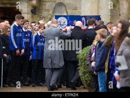 Jak Trueman wurde gelegt, um heute in einem Gottesdienst am Mitte Calder West Lothian ruhen. Jak hob vor seinem Tod am vergangenen Wochenende Tausende von Pfund für wohltätige Zwecke.  Mitwirkende: Atmosphäre, wo anzeigen: Livingston, Vereinigtes Königreich wenn: 10. Februar 2015 Credit: WENN.com Stockfoto