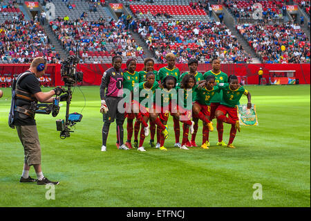 Vancouver, Kanada. 12. Juni 2015. Team-Kamerun vor ihrer ersten Runde match zwischen Japan und Kamerun von der FIFA Frauen WM Kanada 2015 im BC Place Stadium. Japan gewann das Spiel 2: 1. Bildnachweis: Matt Jacques/Alamy Live-Nachrichten Stockfoto