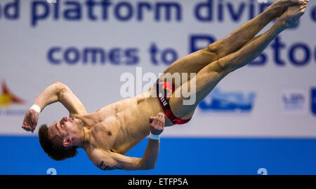 Rostock, Deutschland. 13. Juni 2015. Russische Taucher Victor Minibaev in den Männern der Turm vom Tauchen Europameisterschaften in der Neptunschwimmhalle in Rostock, Deutschland, 13. Juni 2015. Er wurde Zweiter. Foto: JENS Büttner/DPA/Alamy Live-Nachrichten Stockfoto