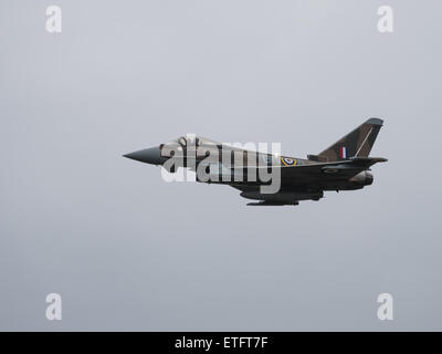 Duxford, Großbritannien - 23. Mai 2015: RAF Eurofighter Typhoon anzeigen auf VE Tag Airshow in Duxford Stockfoto