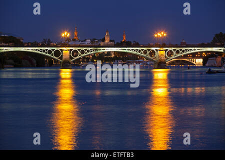 Brücke Puente del Triana - Puente de Isabel II - Sevilla, Andalusien, Spanien Stockfoto