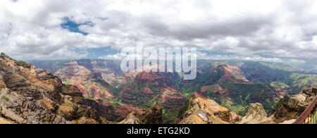 Blick vom Canyon Lookout, Waimea Canyon State Park, Kauai, Hawaii, USA Stockfoto