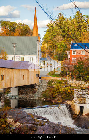 Malerische Aussicht von Bad, New Hampshire, umfasst die neu restaurierte Covered Bridge. Stockfoto