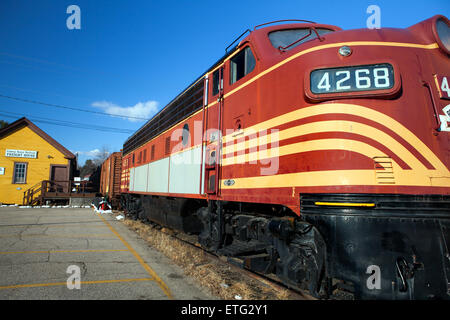 Pensionierte Boston und Maine F7A #4268 Diesel-Zug Motor der Conway Scenic Railroad in North Conway, NH, USA. Stockfoto