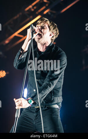 Kaiser Chiefs führen eine ausverkaufte Show in der O2 Arena in London, unterstützt durch öffentlich-rechtlichen Rundfunk mit: Ricky Wilson, Kaiser Chiefs wo: London, Vereinigtes Königreich bei: 13. Februar 2015 Credit: WENN.com Stockfoto