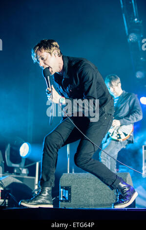 Kaiser Chiefs führen eine ausverkaufte Show in der O2 Arena in London, unterstützt durch öffentlich-rechtlichen Rundfunk mit: Ricky Wilson, Kaiser Chiefs wo: London, Vereinigtes Königreich bei: 13. Februar 2015 Credit: WENN.com Stockfoto