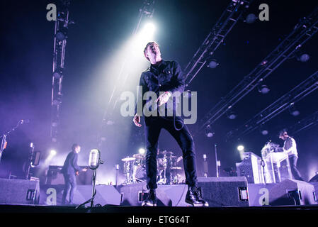 Kaiser Chiefs führen eine ausverkaufte Show in der O2 Arena in London, unterstützt durch öffentlich-rechtlichen Rundfunk mit: Ricky Wilson, Kaiser Chiefs wo: London, Vereinigtes Königreich bei: 13. Februar 2015 Credit: WENN.com Stockfoto