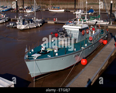 HMS Gay Archer ist ein Gay-Klasse schnell Patrouillenboot der Royal Navy, jetzt restauriert und in Privatbesitz, vertäut am Watchet Harb Stockfoto