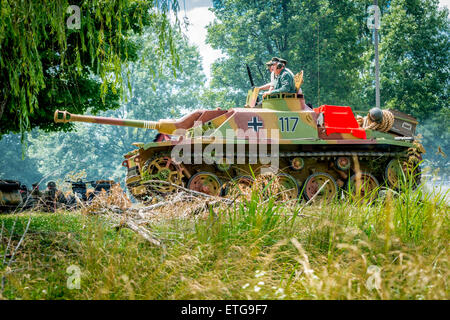 Tennessee, USA. 13. Juni 2015. Eine Nachstellung der Invasion in der Normandie trat beim Secret City Festival in Oak Ridge, Tennessee. Bildnachweis: Marc Griffin/Alamy Live-Nachrichten Stockfoto