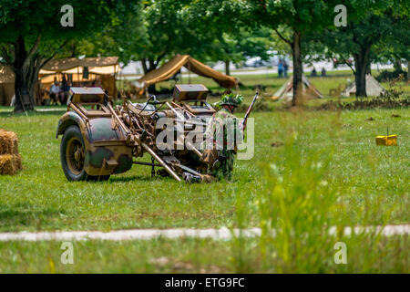 Tennessee, USA. 13. Juni 2015. Eine Nachstellung der Invasion in der Normandie trat beim Secret City Festival in Oak Ridge, Tennessee. Bildnachweis: Marc Griffin/Alamy Live-Nachrichten Stockfoto