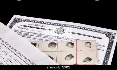Bescheinigung über die US-Staatsbürgerschaft, Fingerabdruck-Karte, Erklärung über die Absicht und Passagier manifestieren Dokumente isoliert auf weiss Stockfoto