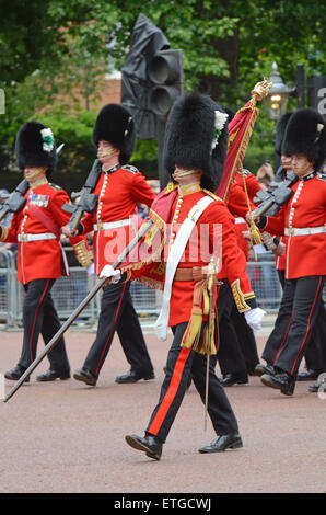 Die Farbe der Waliser-Garde des 1. Bataillons. Truppe der Farbe in der Mall. London Stockfoto