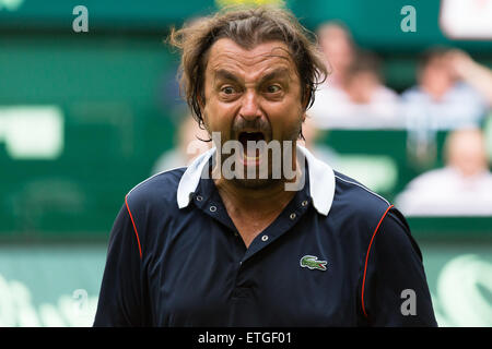 Halle Westfalen, Deutschland. 13. Juni 2015.  Henri Leconte schreit während sein Spiel in der Champions Trophy zu Beginn der Gerry Weber Open. Stockfoto