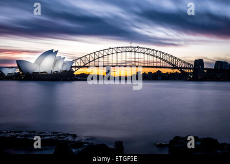 Winter-Sonnenuntergang am Sydney Opera House und Harbour Bridge Stockfoto