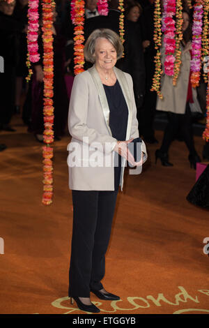 Die CTBF Royal Performance und Welt-Premiere von The Second Best Exotic Marigold Hotel begleitet von TRH The Prince Of Wales und die Herzogin von Cornwall, statt im Odeon Leicester Square - Ankünfte Featuring: Dame Maggie Smith wo: London, Vereinigtes Königreich bei: Kredit-17. Februar 2015: Mario Mitsis/WENN.com Stockfoto