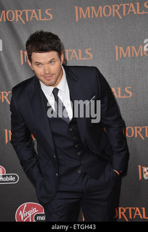 LOS ANGELES, CA - 7. November 2011: Kellan Lutz bei der Weltpremiere seines neuen Films "Unsterblichen" im Nokia Theatre L.A. Live in der Innenstadt von Los Angeles. 7. November 2011 Los Angeles, CA Stockfoto