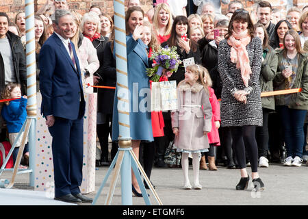 Catherine, Herzogin von Cambridge besucht Emma Bridgewater Fabrik in Stoke am Trent Featuring: Catherine, Herzogin von Cambridge, Kate Middleton wo: Stoke-on-Trent, Vereinigtes Königreich: 18. Februar 2015 Credit: WENN.com Stockfoto