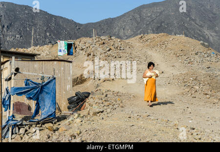 Bewohner der Elendsviertel la balanza de Comas. Lima, Peru. Stockfoto