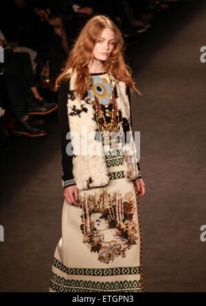 Mercedes-Benz New York Woche Herbst/Winter 2015 - Anna Sui - Laufsteg wo: New York, New York, Vereinigte Staaten von Amerika bei: Kredit-18. Februar 2015: Kyle Blair/WENN.com Stockfoto