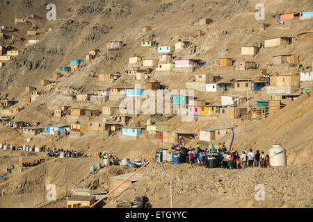 Elendsviertel in der comas Bezirk, Lima, Peru. Stockfoto