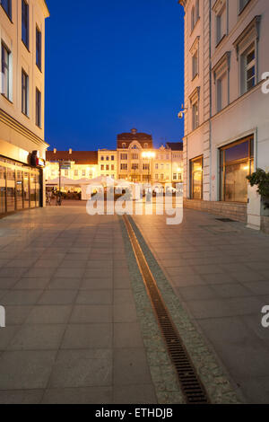 Alte Stadt Bydgoszcz bei Nacht in Polen, Blick Richtung Marktplatz. Stockfoto