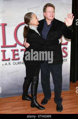 Die Stars des Films 1970 Liebesgeschichte vereinen während der Proben für die kommende Tour-Produktion von Love Letters, Shetler Studios.  Mitwirkende: Ali MacGraw, Ryan O'Neal wo: New York, New York, Vereinigte Staaten von Amerika bei: Kredit-24. Februar 2015: Joseph Marzullo/WENN.com Stockfoto