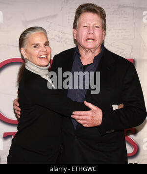 Die Stars des Films 1970 Liebesgeschichte vereinen während der Proben für die kommende Tour-Produktion von Love Letters, Shetler Studios.  Mitwirkende: Ali MacGraw, Ryan O'Neal wo: New York, New York, Vereinigte Staaten von Amerika bei: Kredit-24. Februar 2015: Joseph Marzullo/WENN.com Stockfoto