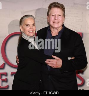 Die Stars des Films 1970 Liebesgeschichte vereinen während der Proben für die kommende Tour-Produktion von Love Letters, Shetler Studios.  Mitwirkende: Ali MacGraw, Ryan O'Neal wo: New York, New York, Vereinigte Staaten von Amerika bei: Kredit-24. Februar 2015: Joseph Marzullo/WENN.com Stockfoto