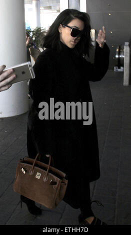 Kim Kardashian kommt am Los Angeles International Airport (LAX) Featuring: Kim Kardashian Where: Los Angeles, California, Vereinigte Staaten von Amerika bei: Kredit-24. Februar 2015: MONEY$HOT/WENN.com Stockfoto