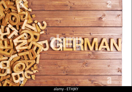 Wort Deutsch gemacht mit Holzbuchstaben Stockfoto