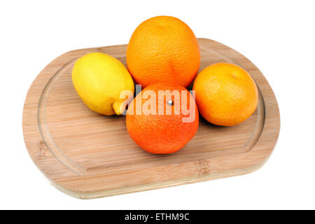 Zitrusfrüchte Zitronen, Orange auf weißem Hintergrund Stockfoto